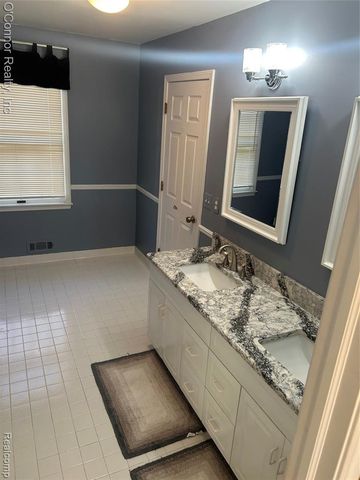 720 Arlington Circle, Marysville, MI 48040