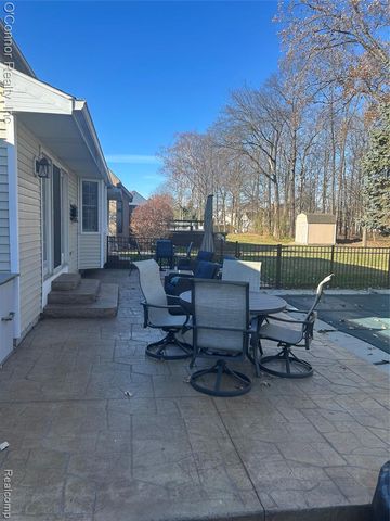 720 Arlington Circle, Marysville, MI 48040