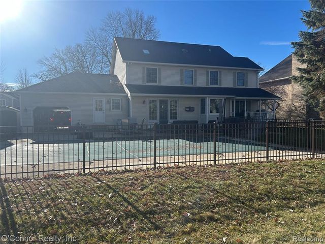 720 Arlington Circle, Marysville, MI 48040