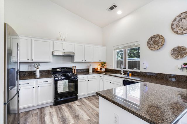 1783 Rosa Avenue, Tulare, CA 93274