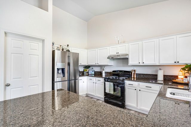 1783 Rosa Avenue, Tulare, CA 93274