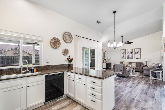 1783 Rosa Avenue, Tulare, CA 93274