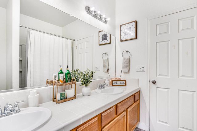 1783 Rosa Avenue, Tulare, CA 93274