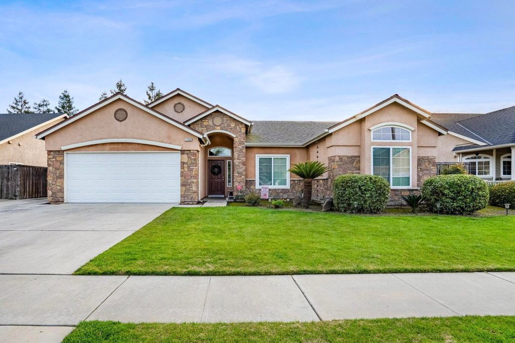 1783 Rosa Avenue, Tulare, CA 93274