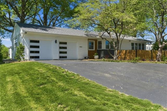 4402 S Phelps Road, Independence, MO 64055