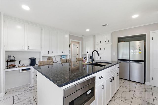 4402 S Phelps Road, Independence, MO 64055