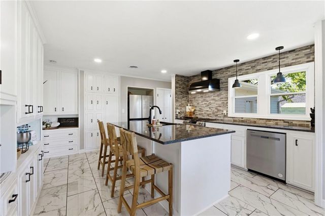 4402 S Phelps Road, Independence, MO 64055