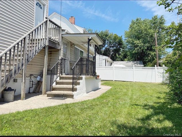 4 aka 16 Amackassin Terrace Unit 3, Yonkers, NY 10703