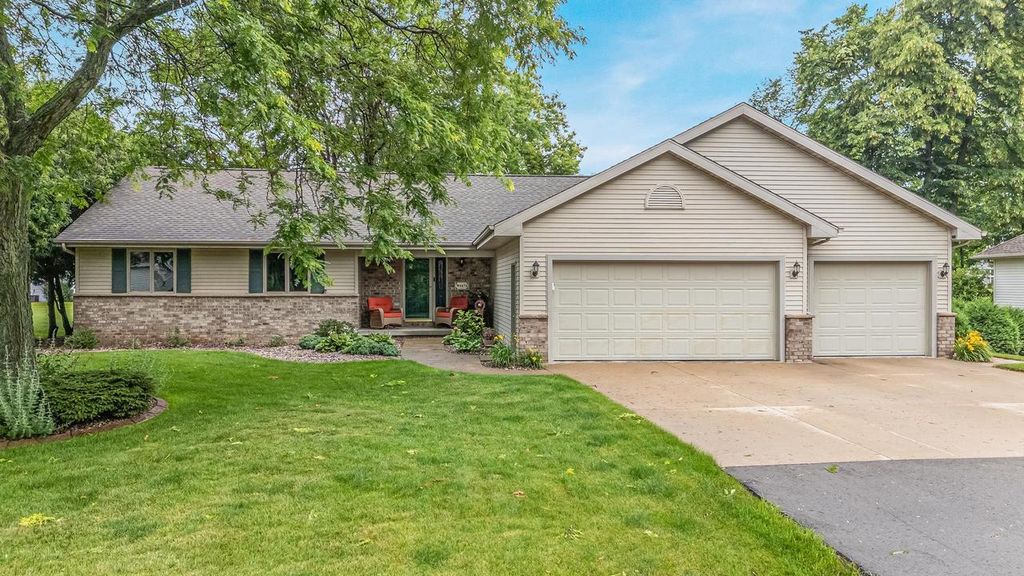 W6674 CEDAR RIDGE DRIVE, Appleton, WI 54915