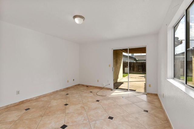 6072 Preakness Dr, Riverbank, CA 95367