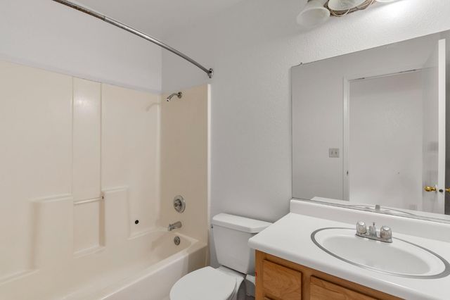 6072 Preakness Dr, Riverbank, CA 95367