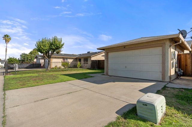 6072 Preakness Dr, Riverbank, CA 95367