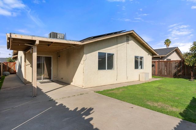 6072 Preakness Dr, Riverbank, CA 95367