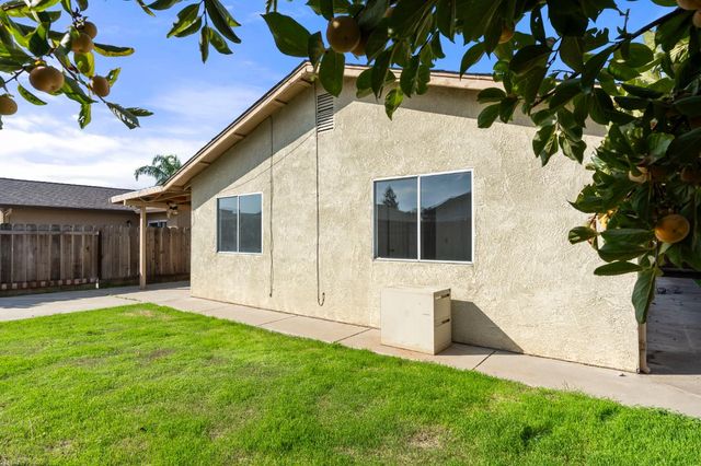 6072 Preakness Dr, Riverbank, CA 95367