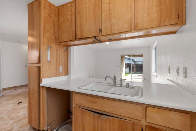 6072 Preakness Dr, Riverbank, CA 95367