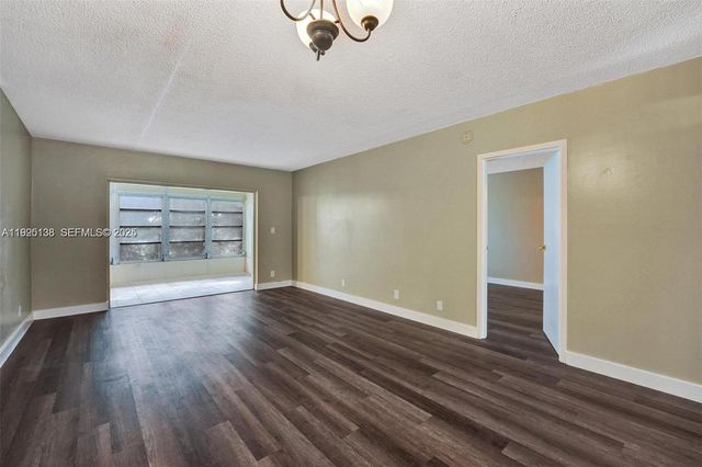 1030 Country Club Dr 405, Margate, FL 33063