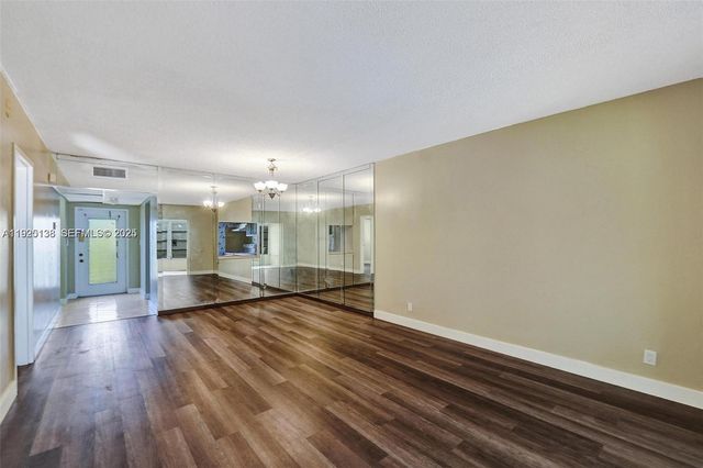 1030 Country Club Dr 405, Margate, FL 33063