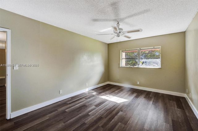 1030 Country Club Dr 405, Margate, FL 33063