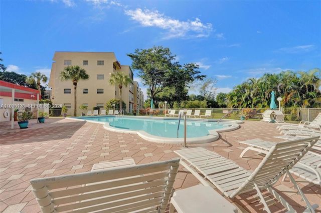 1030 Country Club Dr 405, Margate, FL 33063