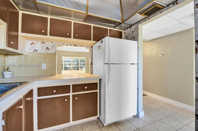 1030 Country Club Dr 405, Margate, FL 33063