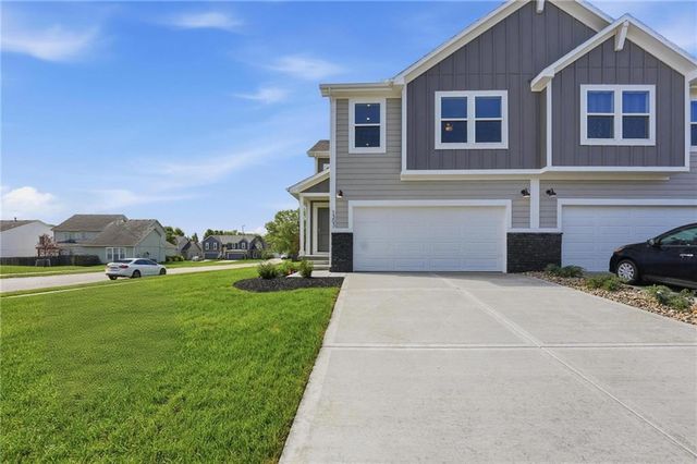 1431 S 4th Street E, Louisburg, KS 66053