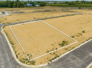 8226 Duke Drive, Zionsville, IN 46077