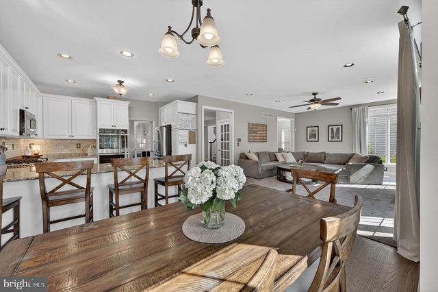 421 WAYNEBROOK DR, Chester Springs, PA 19425