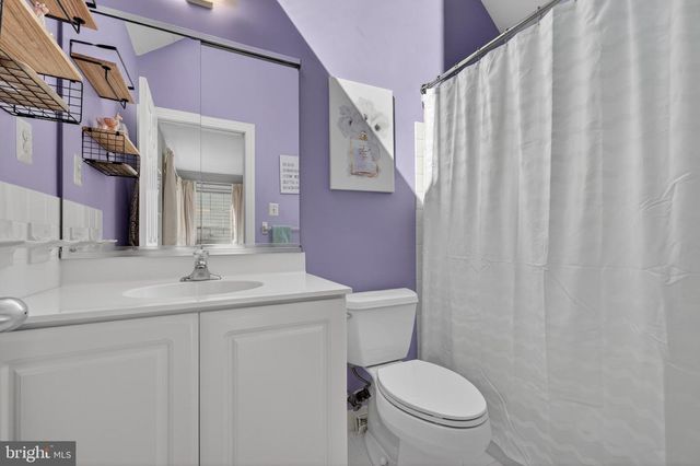 421 WAYNEBROOK DR, Chester Springs, PA 19425