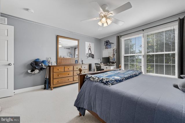 421 WAYNEBROOK DR, Chester Springs, PA 19425