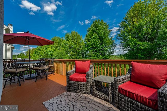 421 WAYNEBROOK DR, Chester Springs, PA 19425