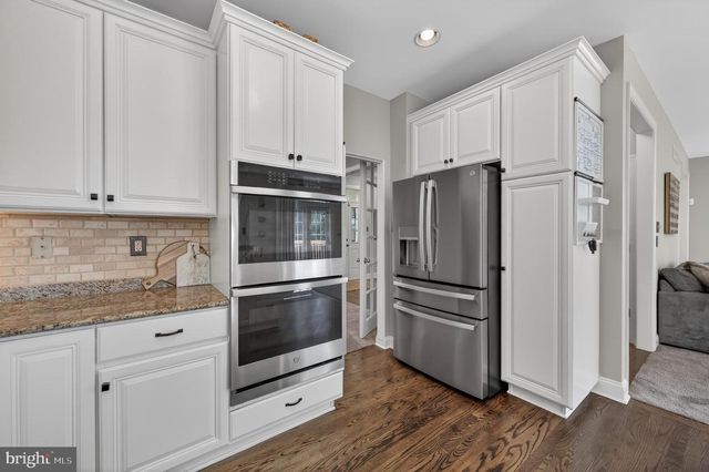 421 WAYNEBROOK DR, Chester Springs, PA 19425