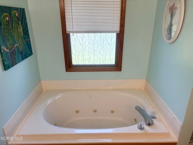 7710 Wellsbury Drive, Waterville, OH 43566
