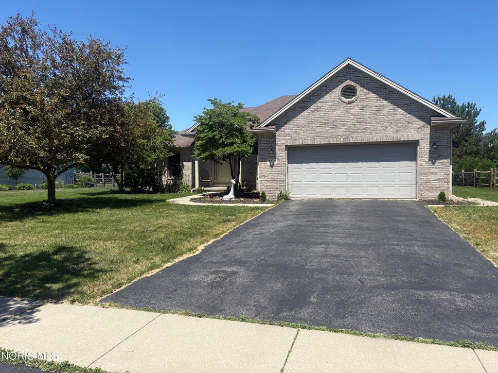 7710 Wellsbury Drive, Waterville, OH 43566