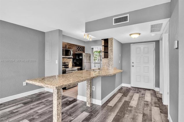 2871 N Oakland Forest Dr 204, Oakland Park, FL 33309