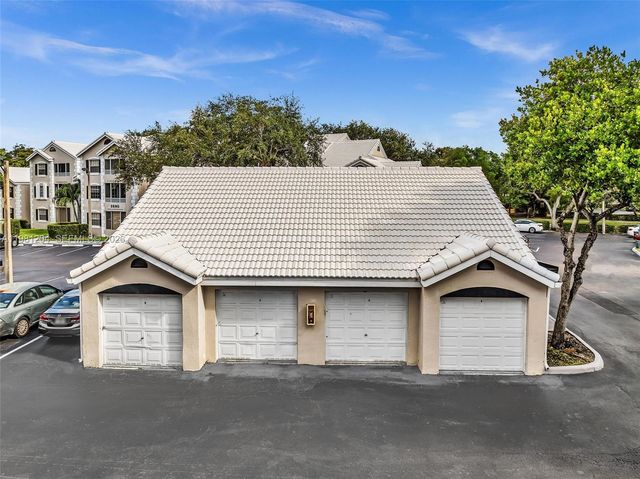 2871 N Oakland Forest Dr 204, Oakland Park, FL 33309