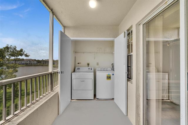 2871 N Oakland Forest Dr 204, Oakland Park, FL 33309