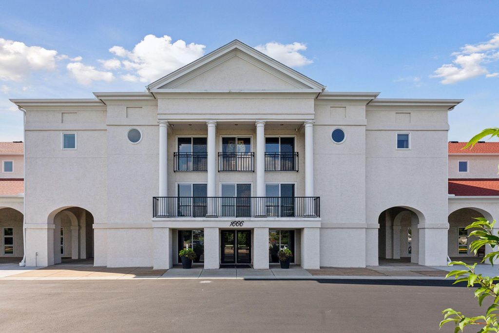 1666 Coffman Street 127, Falcon Heights, MN 55108 — exterior