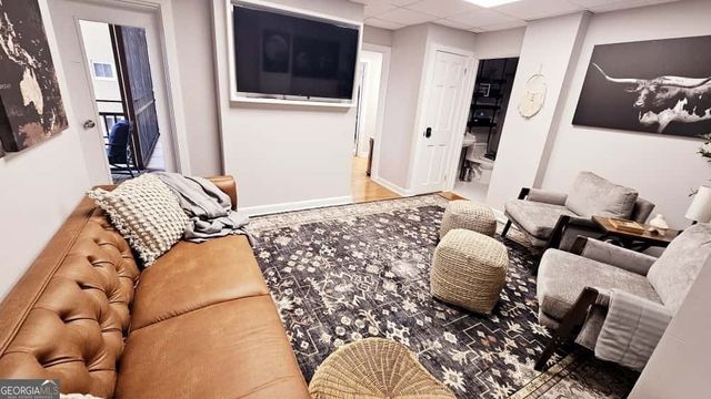 300 Peachtree Street NE 17H, Atlanta, GA 30332