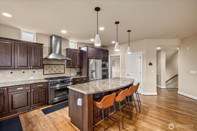 215 Ilwaco Place SE, Renton, WA 98059