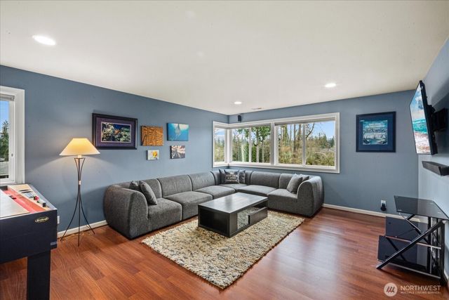 215 Ilwaco Place SE, Renton, WA 98059