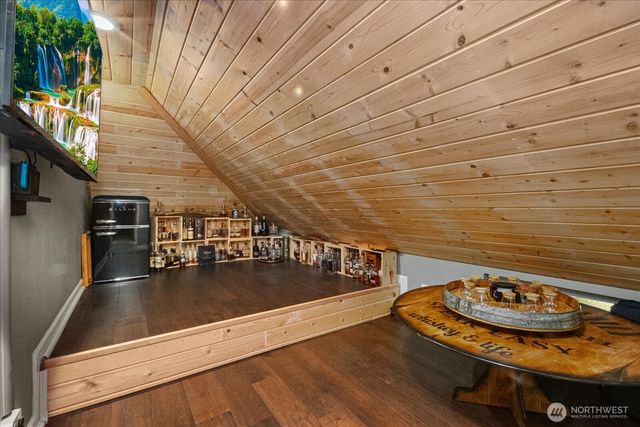 215 Ilwaco Place SE, Renton, WA 98059