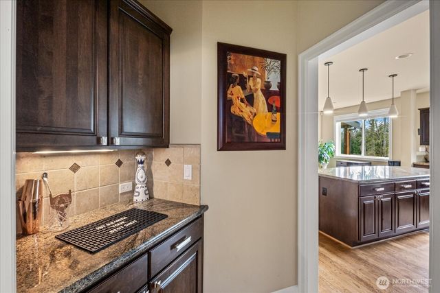 215 Ilwaco Place SE, Renton, WA 98059