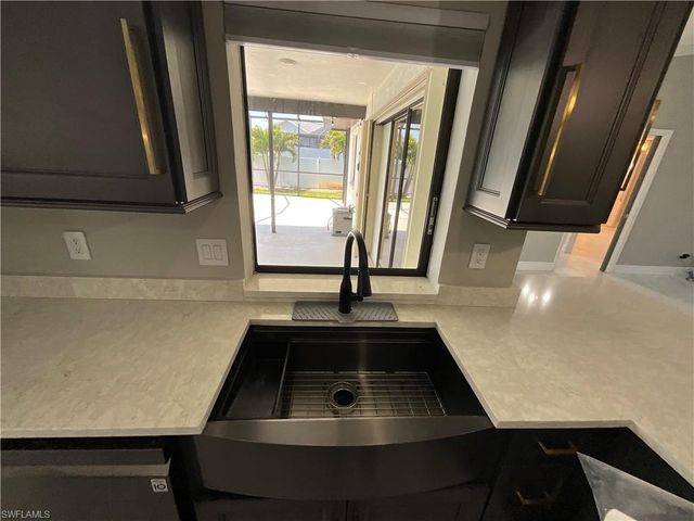 20620 Pine Tree LN, Estero, FL 33928