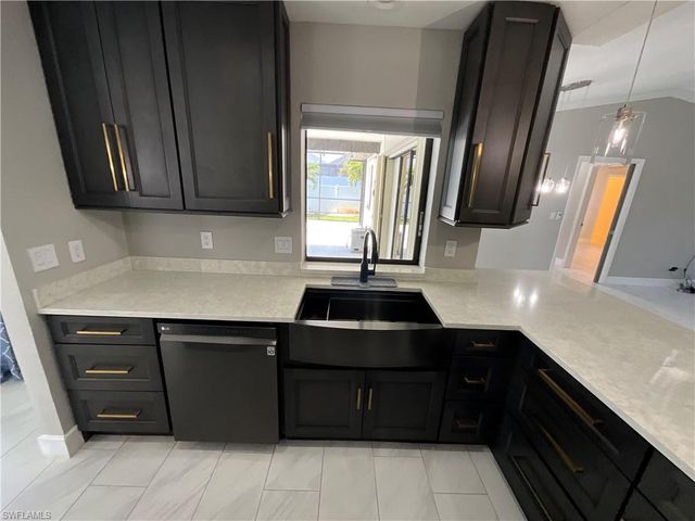 20620 Pine Tree LN, Estero, FL 33928