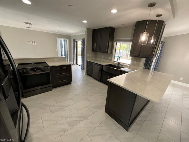 20620 Pine Tree LN, Estero, FL 33928