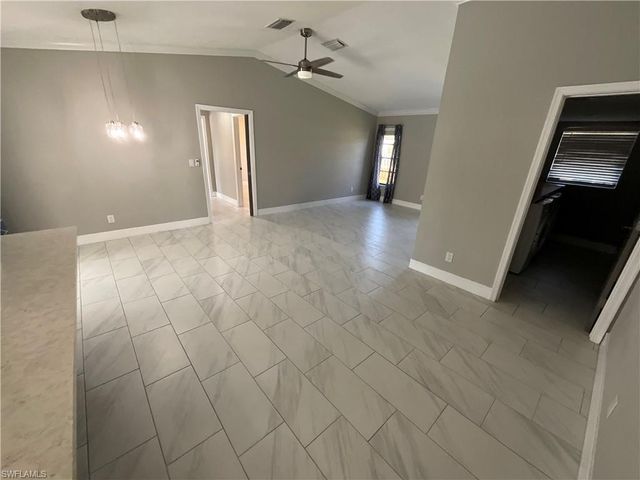 20620 Pine Tree LN, Estero, FL 33928