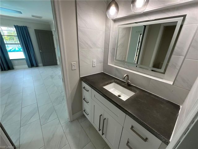 20620 Pine Tree LN, Estero, FL 33928