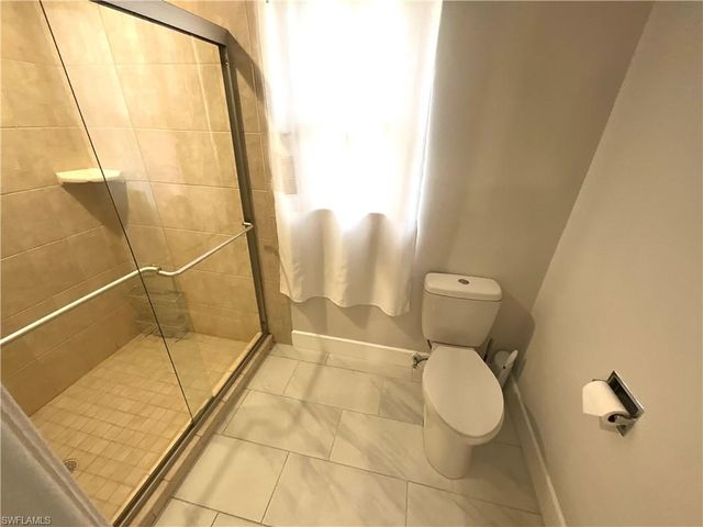 20620 Pine Tree LN, Estero, FL 33928