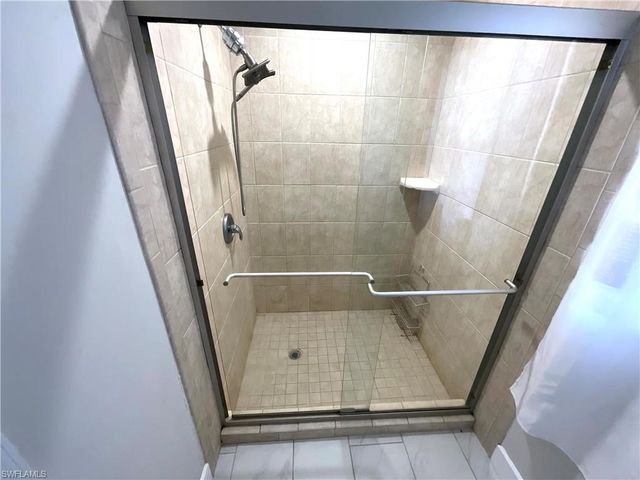 20620 Pine Tree LN, Estero, FL 33928