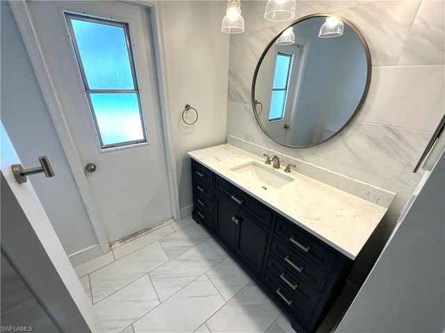 20620 Pine Tree LN, Estero, FL 33928